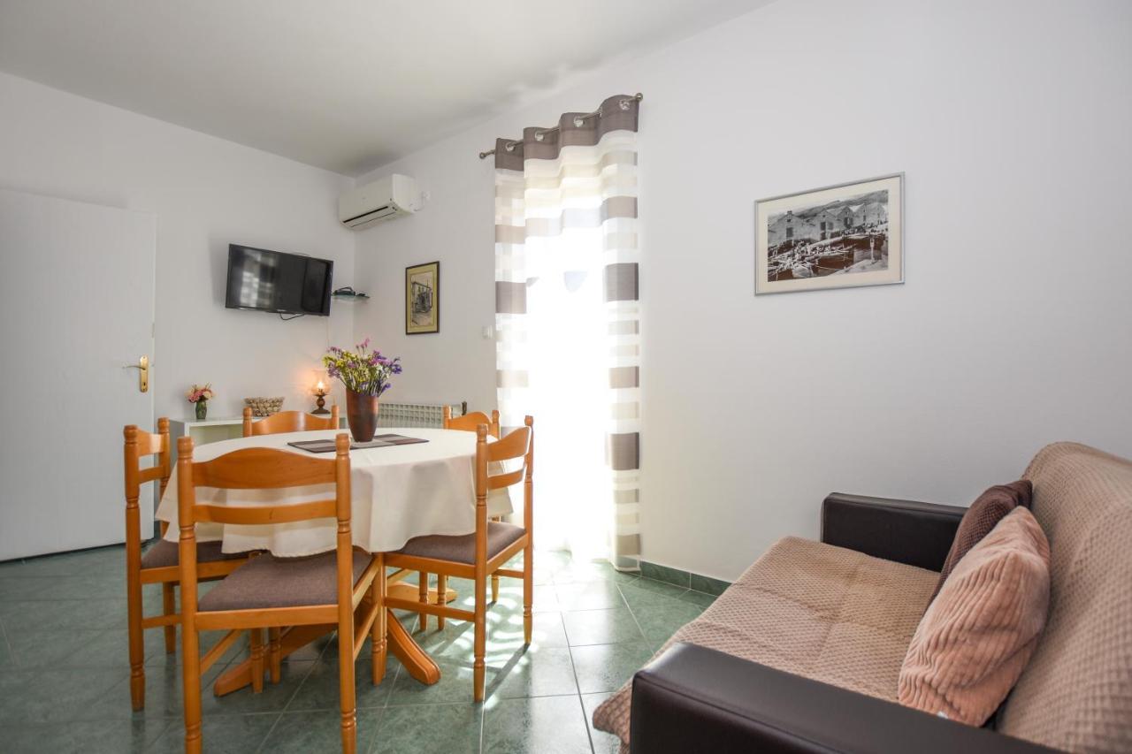 Apartmani Marija Ljubica Pag Town Exterior foto