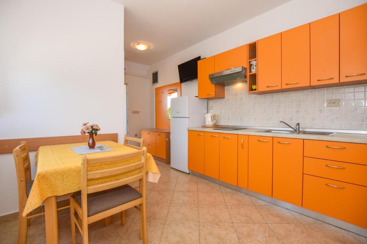 Apartmani Marija Ljubica Pag Town Exterior foto