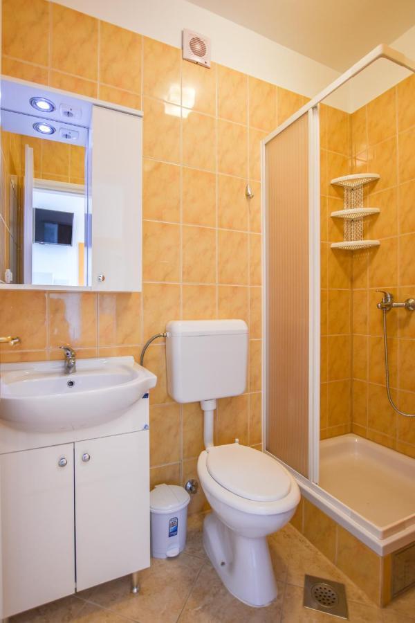 Apartmani Marija Ljubica Pag Town Exterior foto