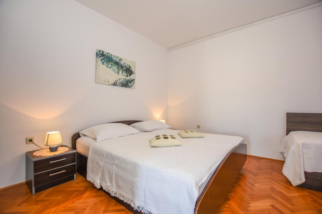 Apartmani Marija Ljubica Pag Town Exterior foto