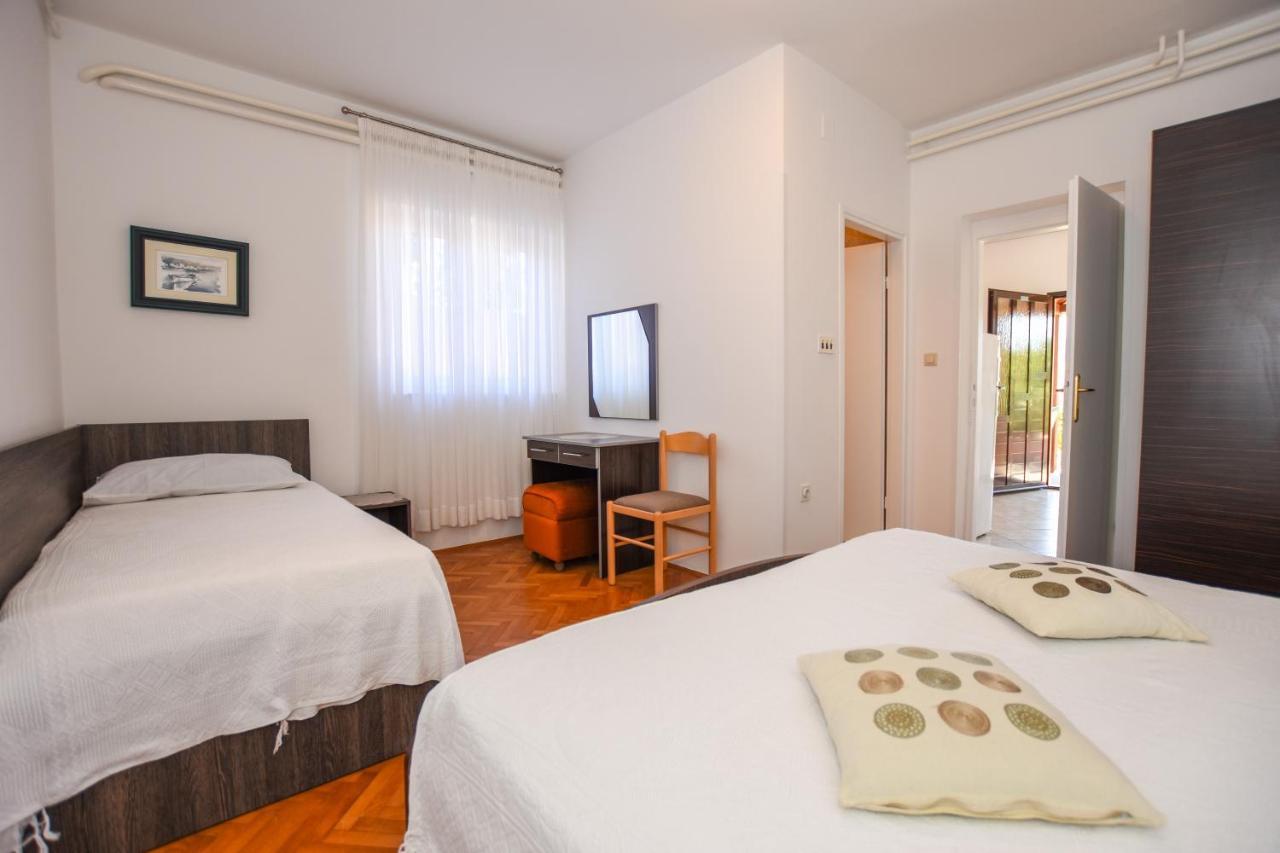Apartmani Marija Ljubica Pag Town Exterior foto