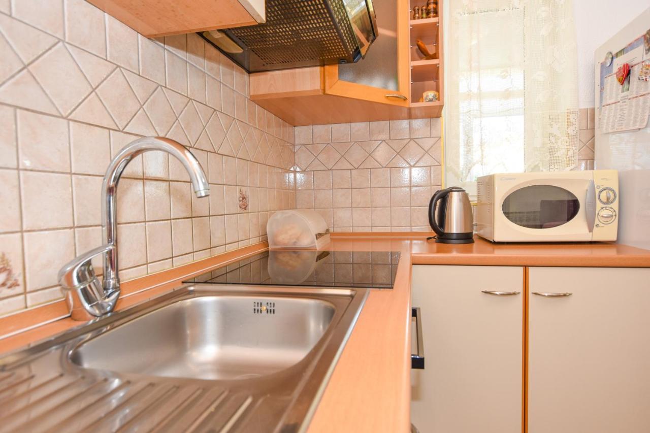 Apartmani Marija Ljubica Pag Town Exterior foto